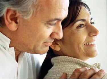 Frau und Mann haben Prostatitis geheilt